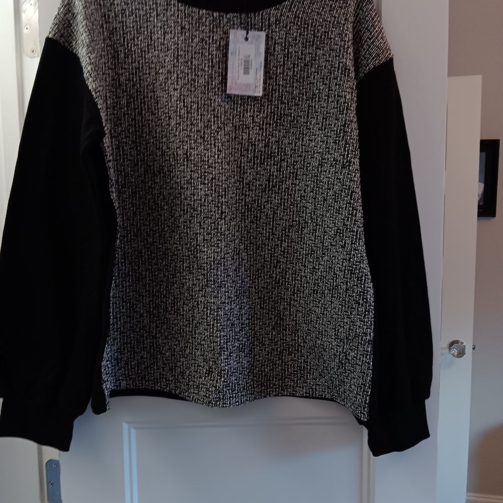 Ladies BNWT sweater.